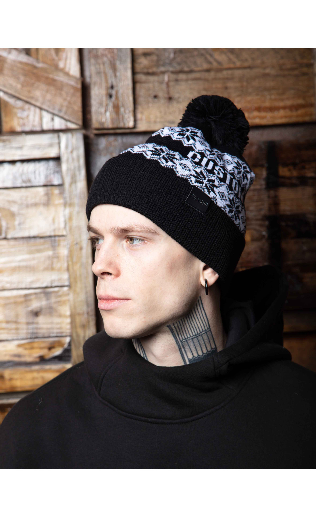 Шапка Custom Wear Iceland з бубоном чорна