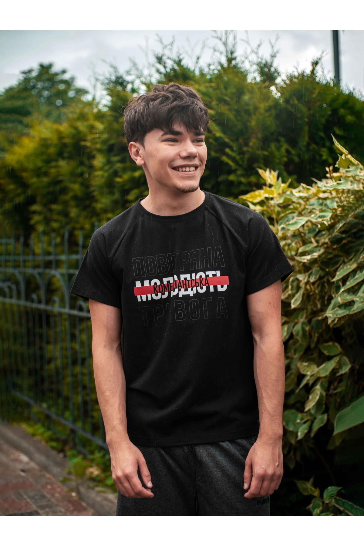 Футболка чорна МОЛОДІСТЬ Custom Wear
