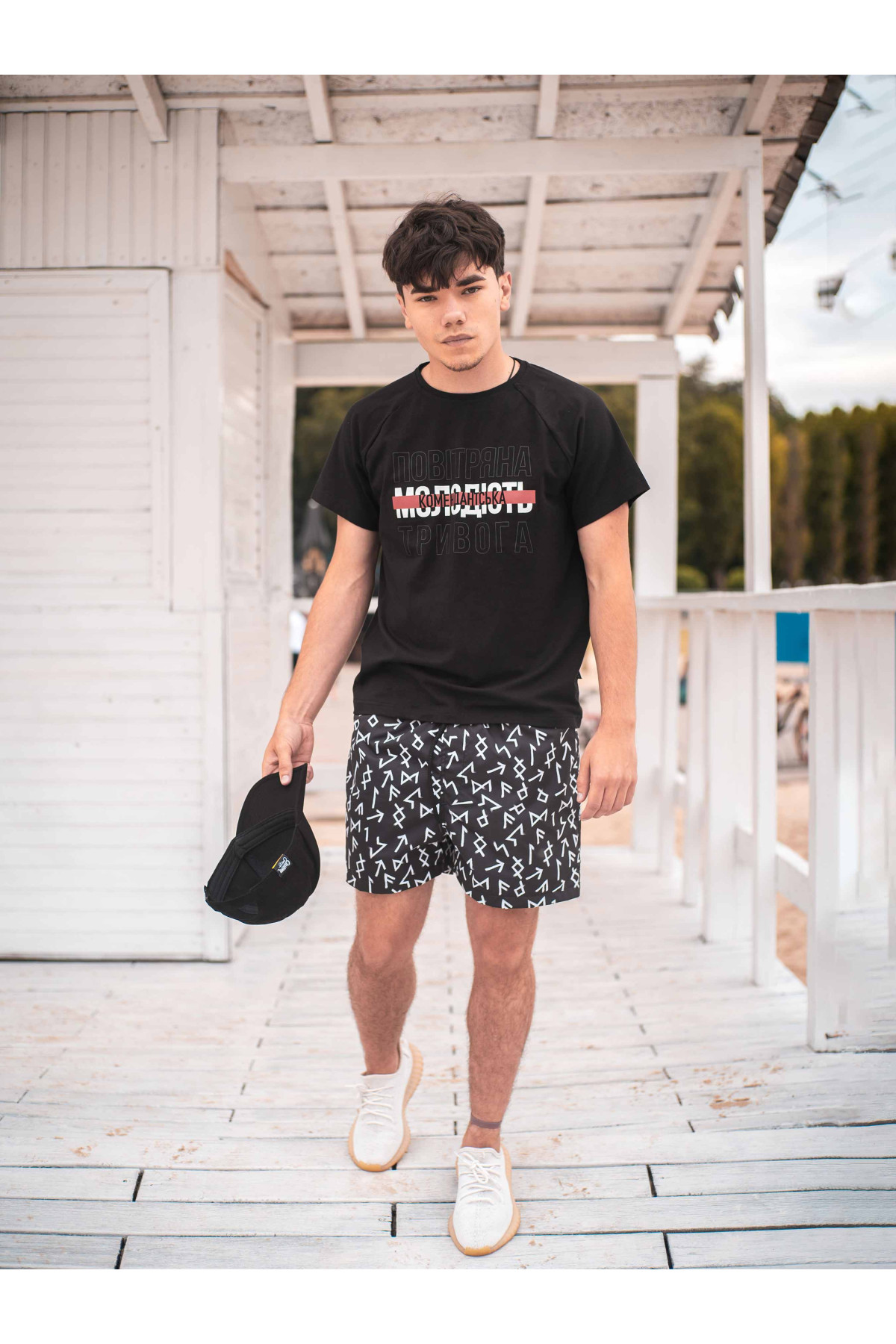 Футболка чорна МОЛОДІСТЬ Custom Wear