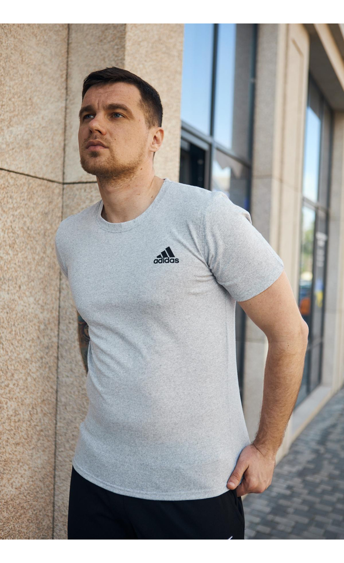 Футболка Adidas сіра