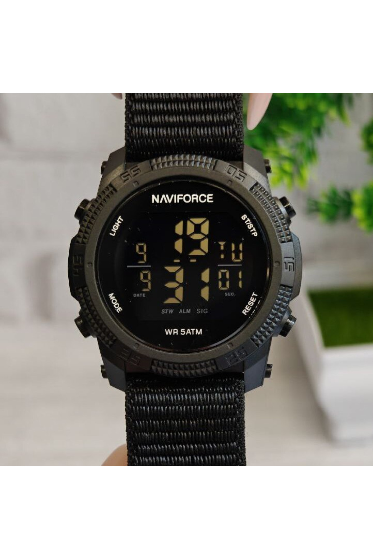 Чоловічий годинник  Naviforce Europe Armor Black, 2 ремінці