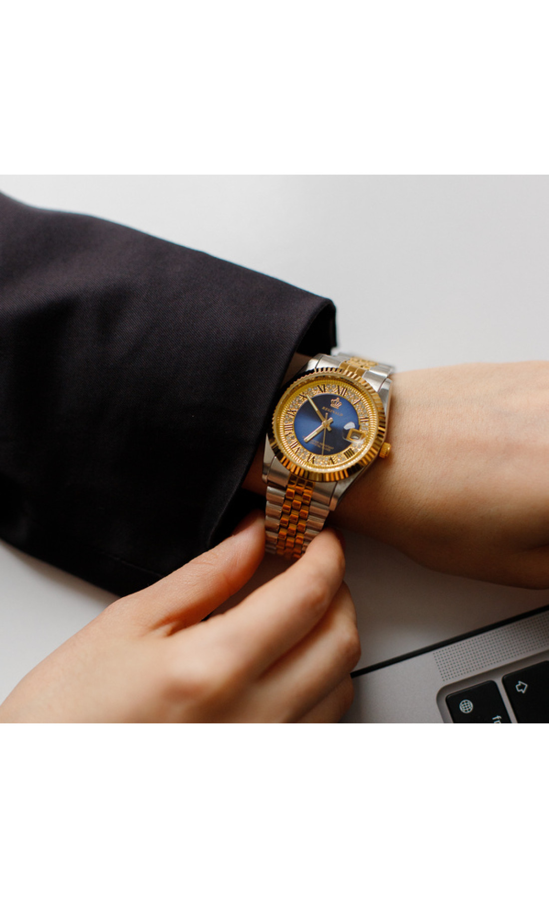 Жіночий годинник  Reginald Crystal