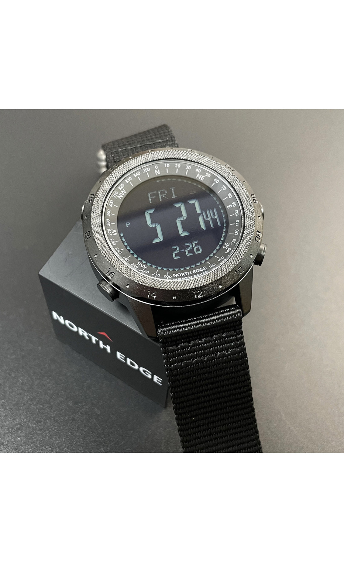 Чоловічий годинник  North Edge Desert 5BAR з компасом