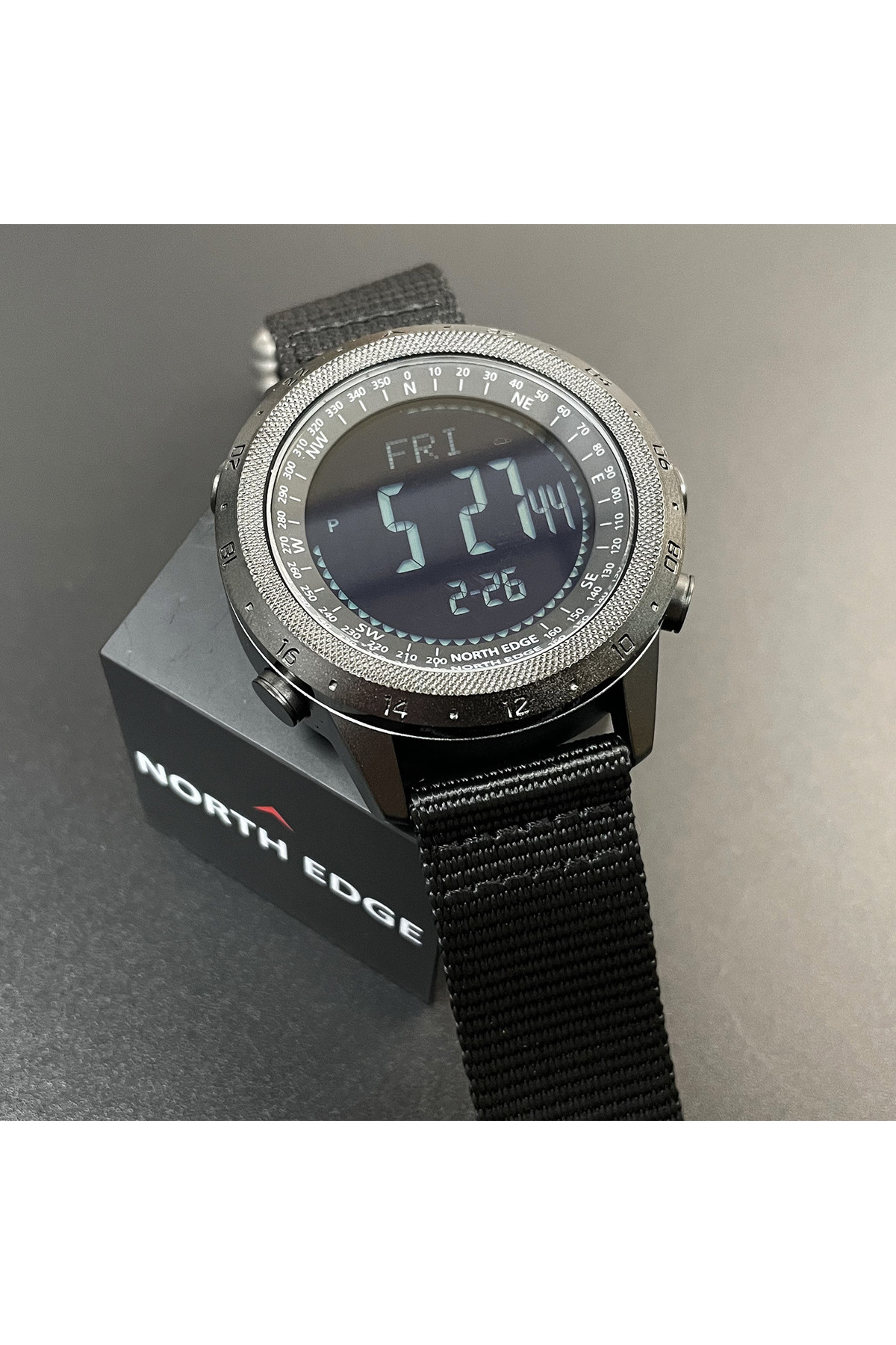 Чоловічий годинник  North Edge Desert 5BAR з компасом