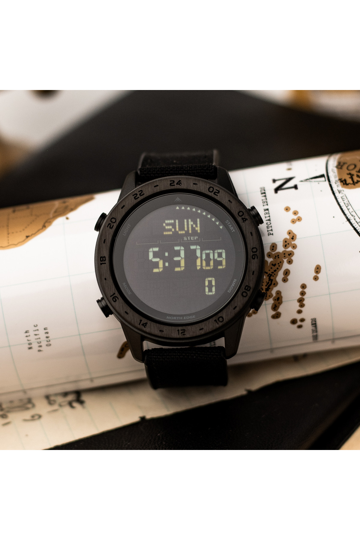 Чоловічий годинник  North Edge Tank3 5BAR з компасом