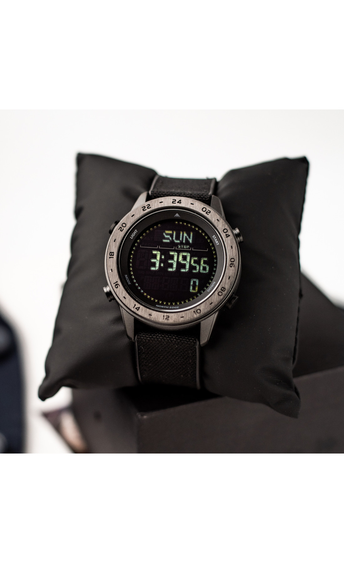 Чоловічий годинник  North Edge Tank3 5BAR з компасом