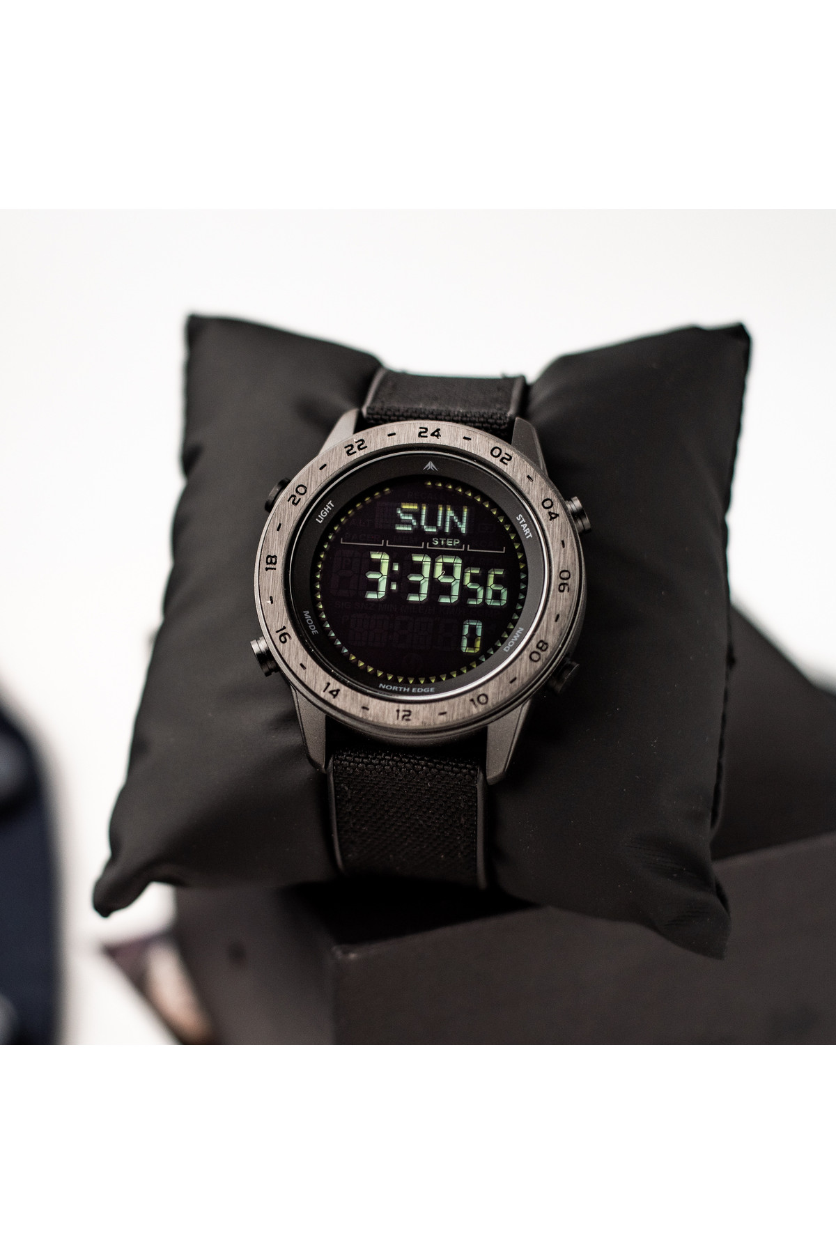 Чоловічий годинник  North Edge Tank3 5BAR з компасом