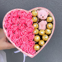 Подарунковий бокс із мильними трояндами та солодощами, романтичний сюрприз для коханої дівчини, подарунковий бокс рожевий