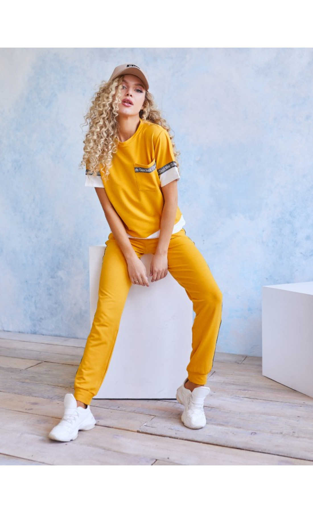 Жіночі спортивні костюми Issp