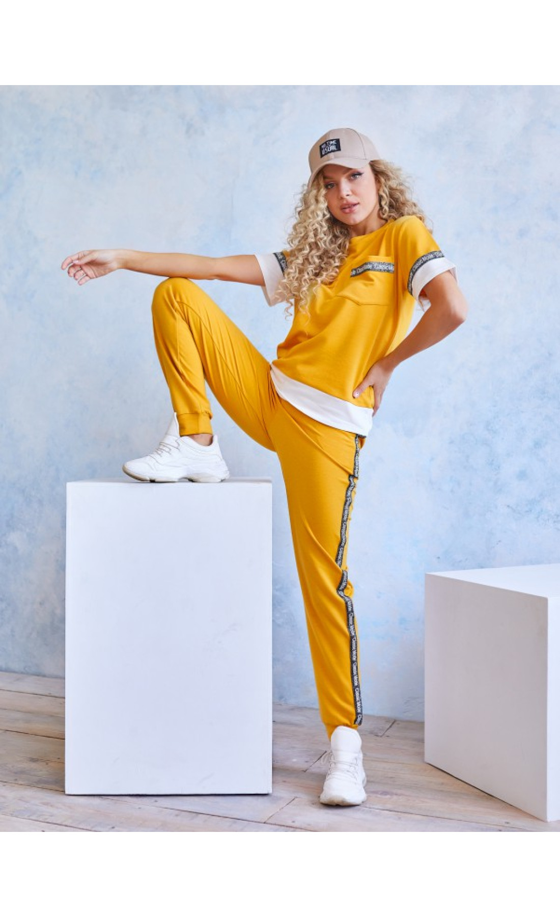 Жіночі спортивні костюми Issp