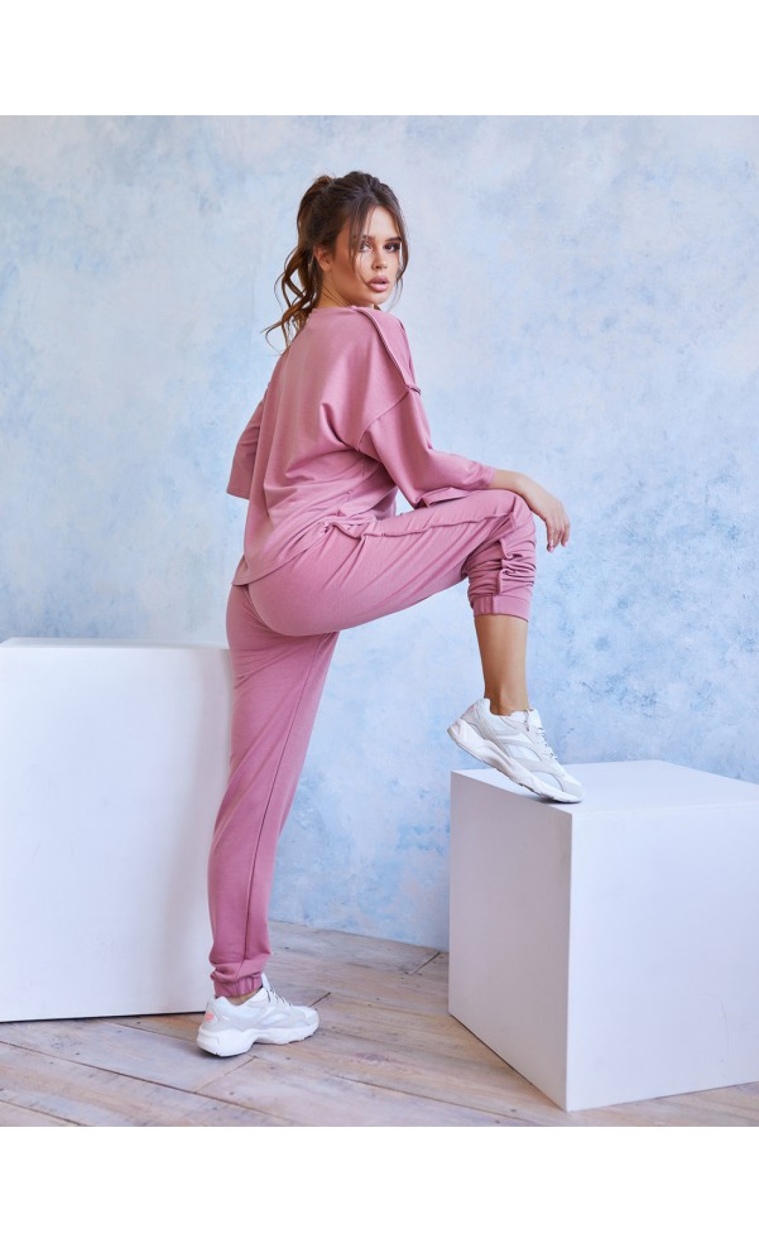 Жіночі спортивні костюми Issp