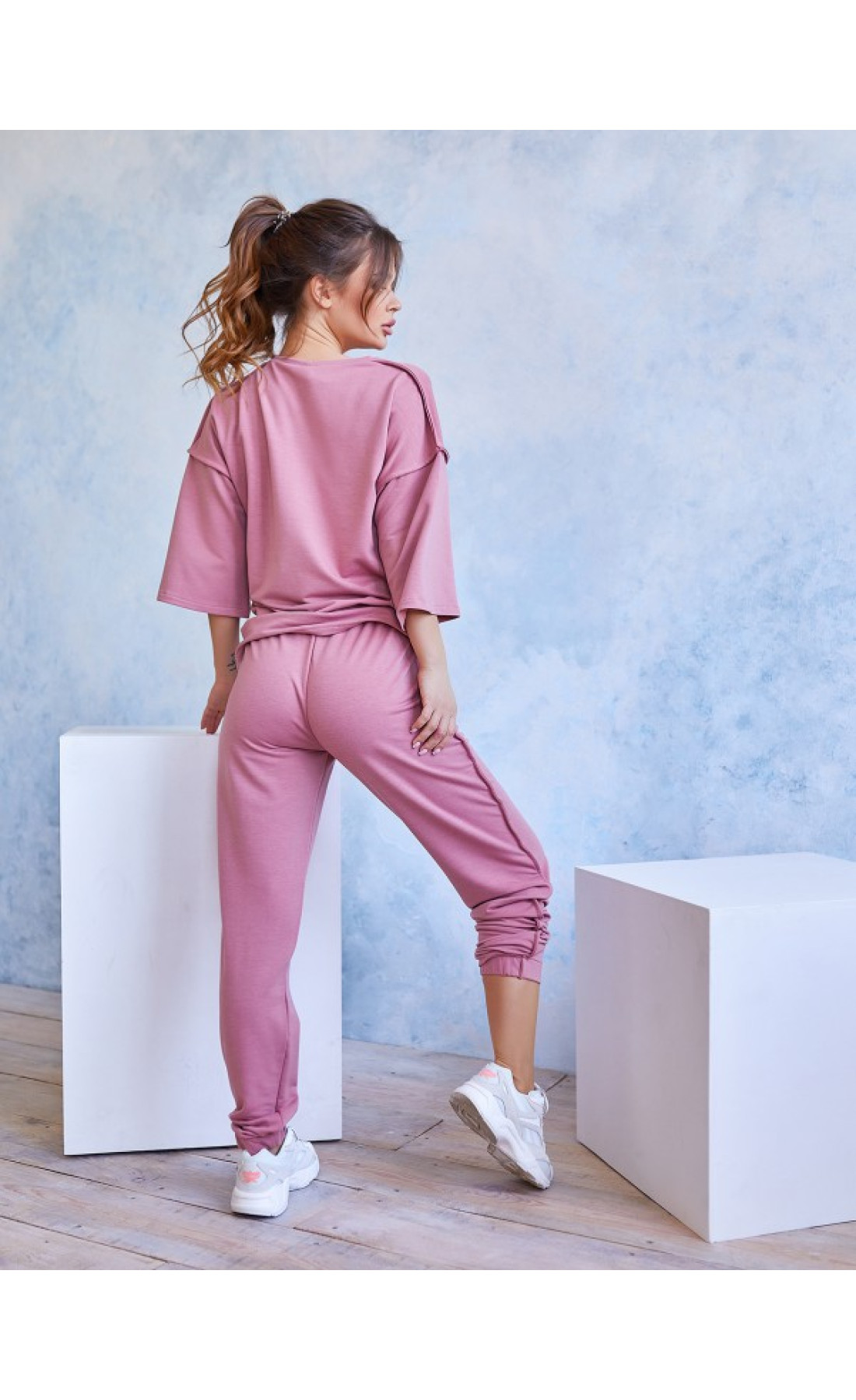 Жіночі спортивні костюми Issp