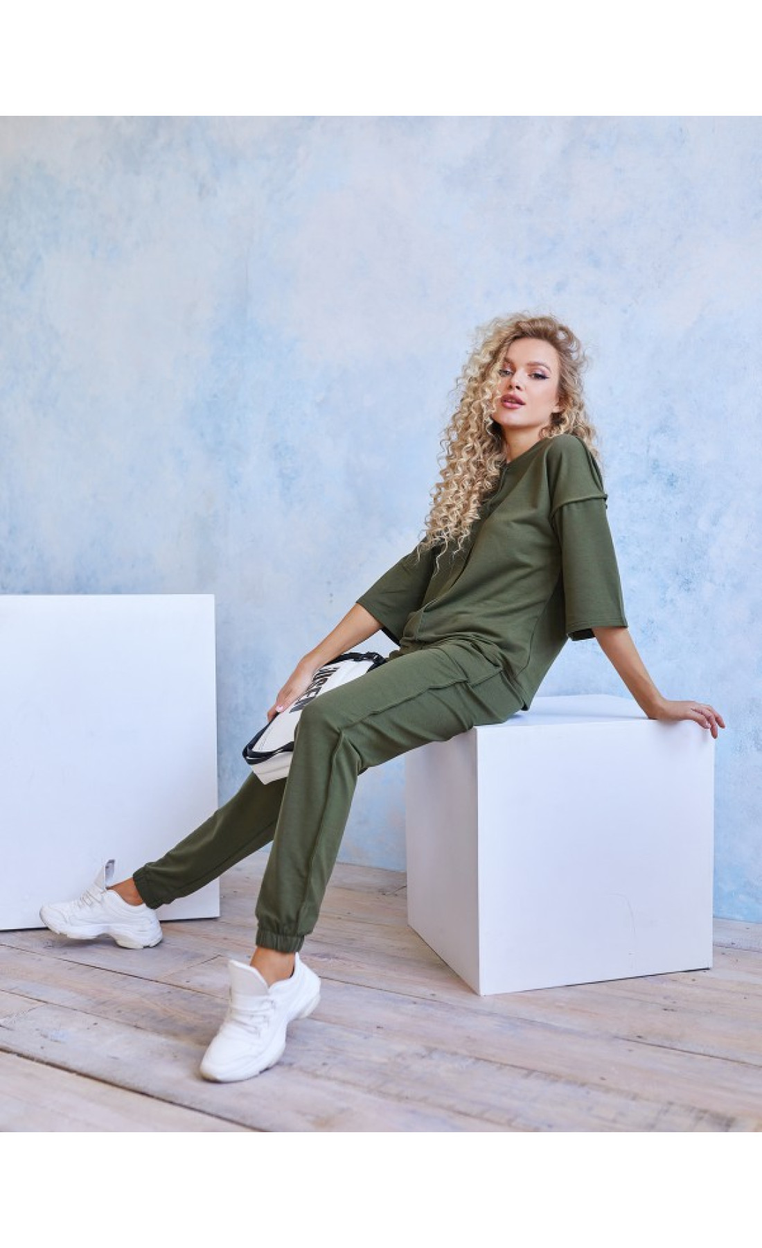 Жіночі спортивні костюми Issp