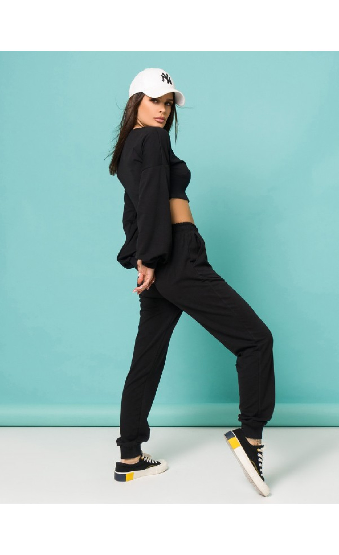 Жіночі спортивні костюми Issp