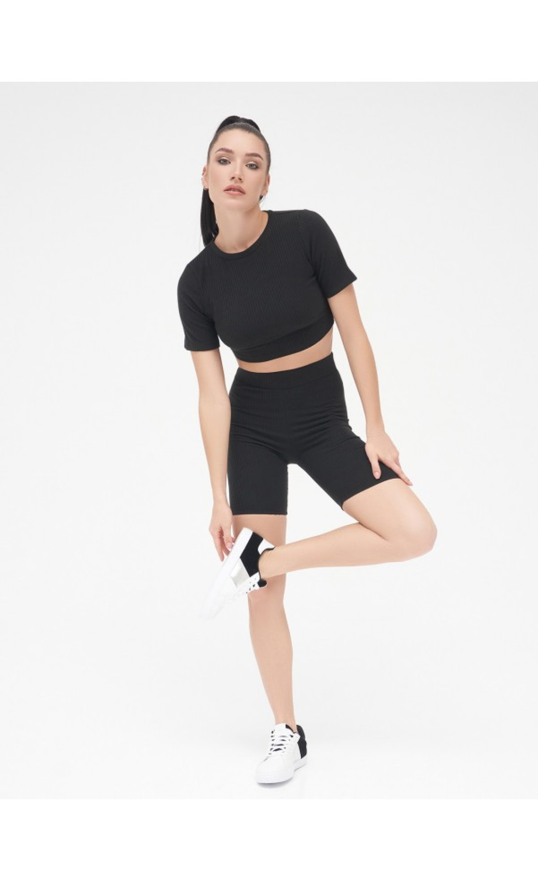 Жіночі спортивні костюми Issp