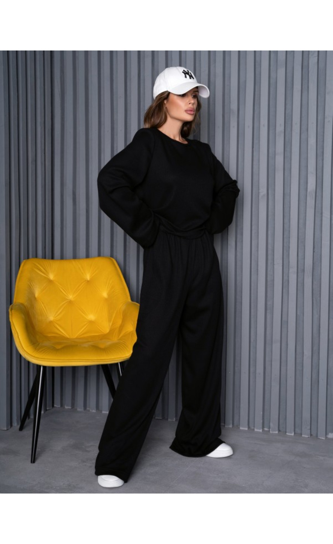 Жіночі спортивні костюми Issp