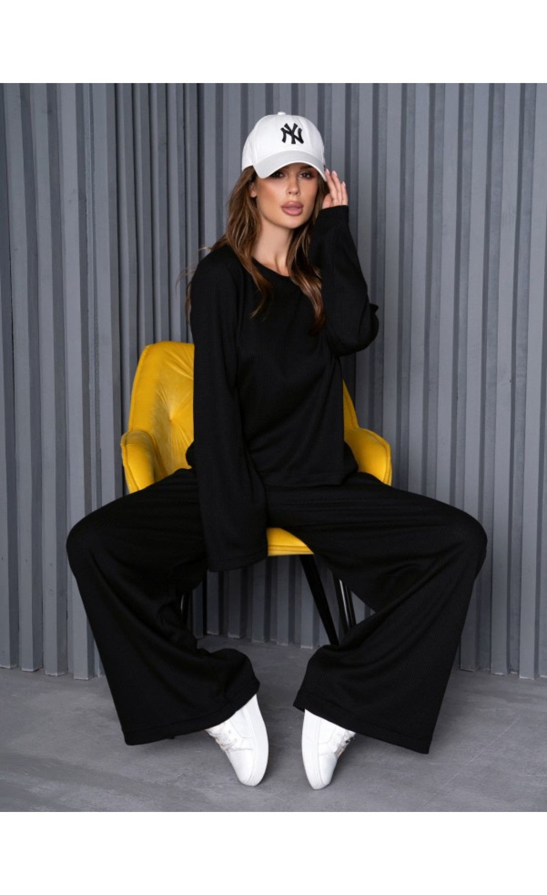 Жіночі спортивні костюми Issp