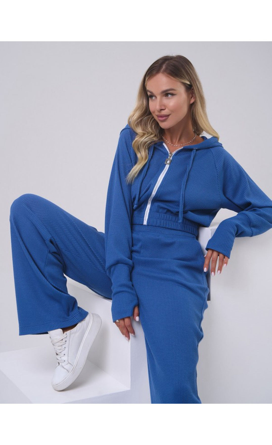 Жіночі спортивні костюми Issp