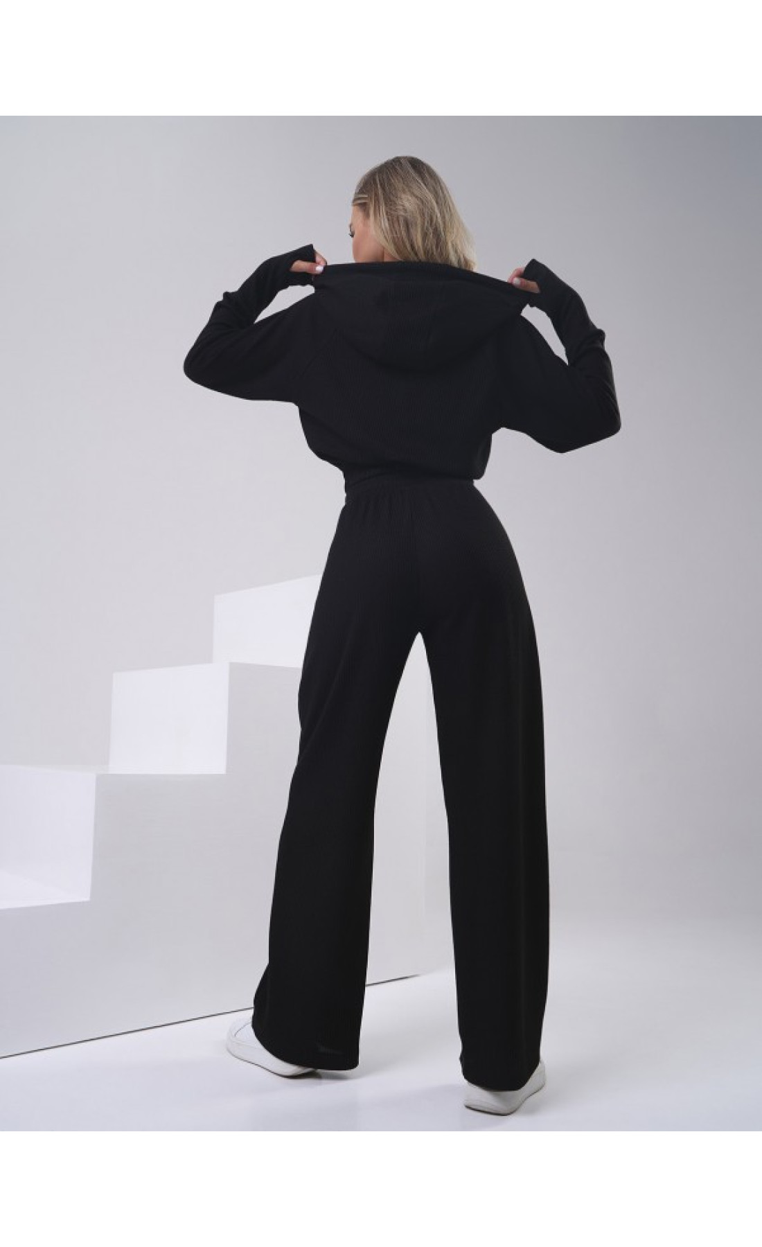 Жіночі спортивні костюми Issp