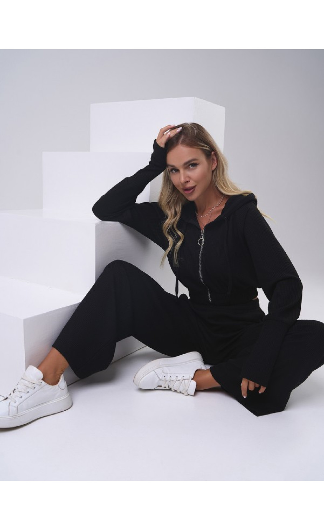 Жіночі спортивні костюми Issp