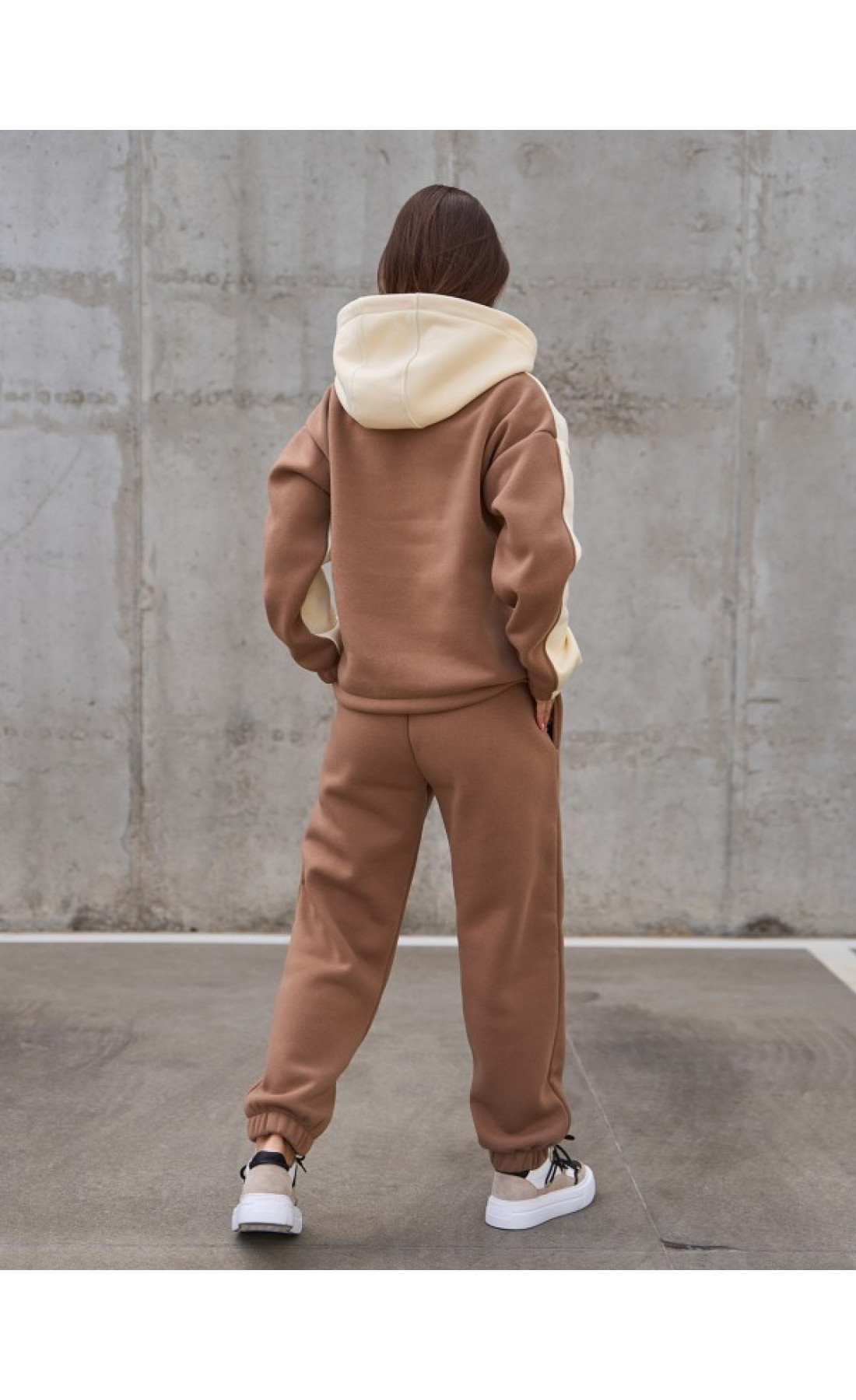 Жіночі спортивні костюми Issp