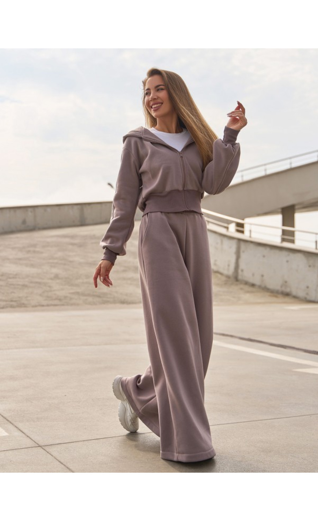 Жіночі спортивні костюми Issp