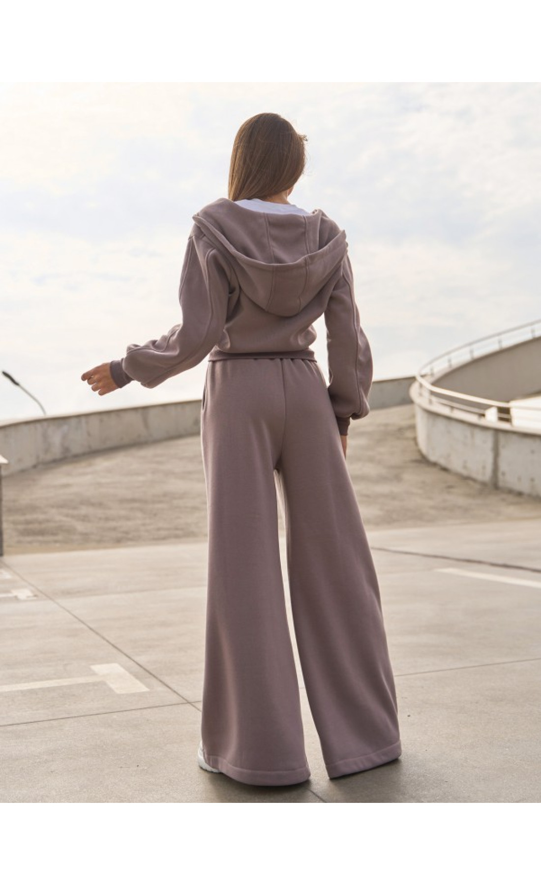 Жіночі спортивні костюми Issp