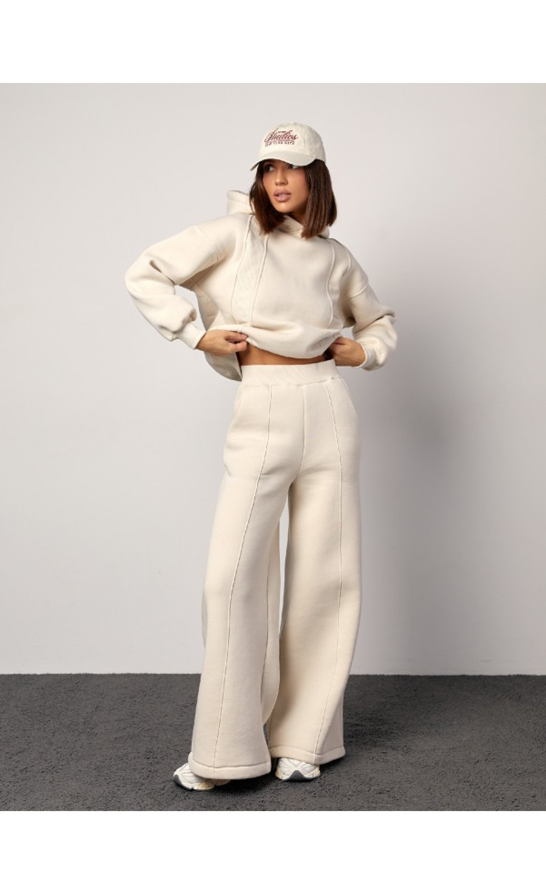 Жіночі спортивні костюми Issp