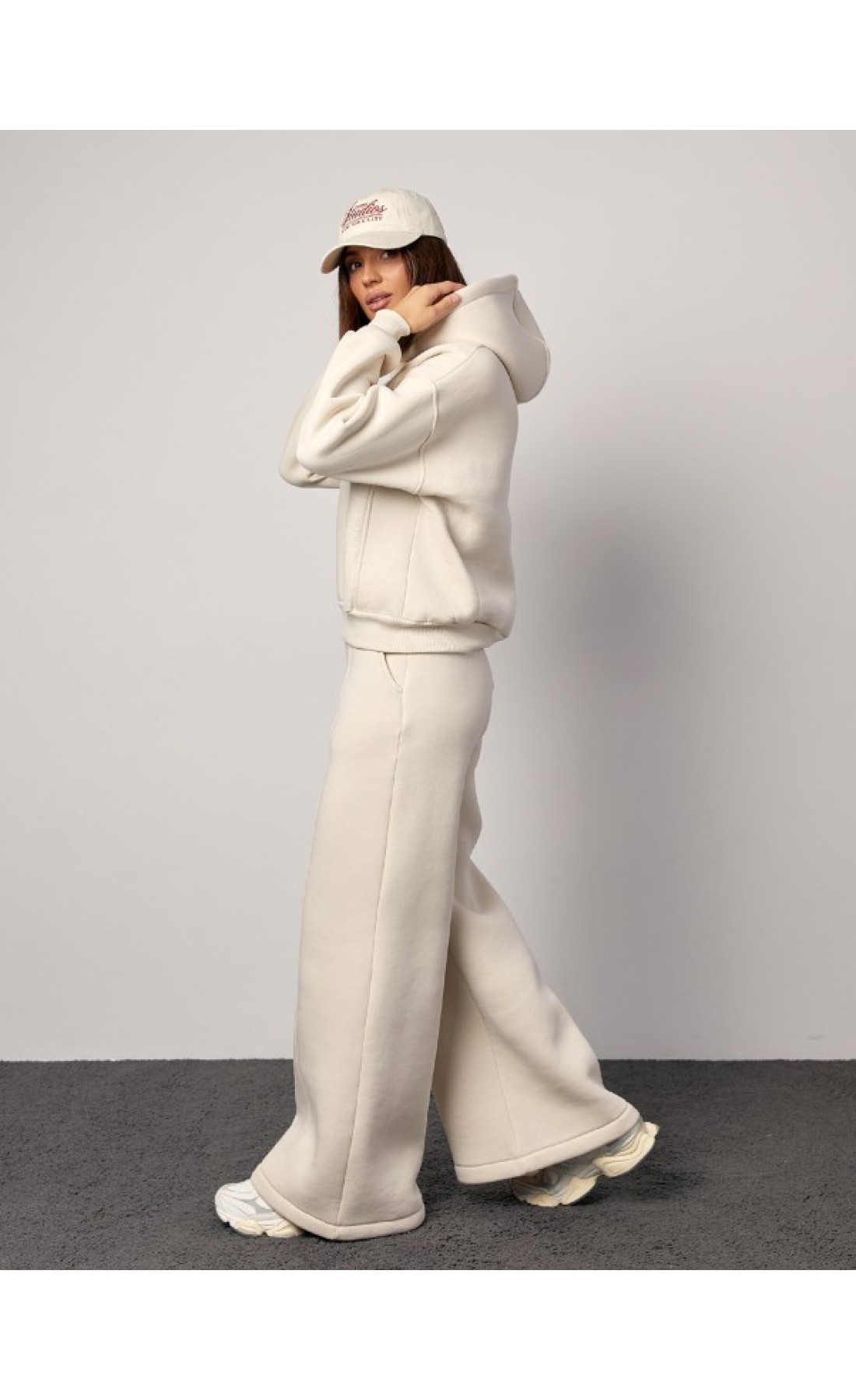 Жіночі спортивні костюми Issp