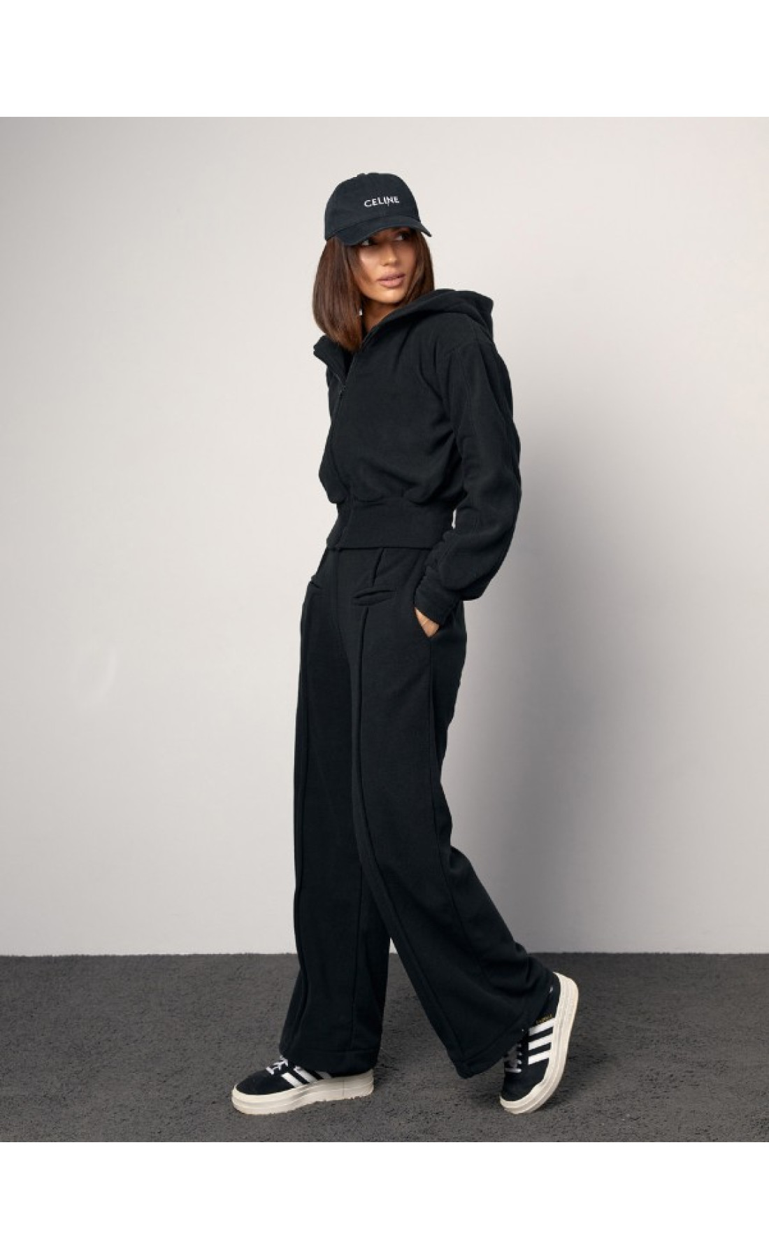 Жіночі спортивні костюми Issp