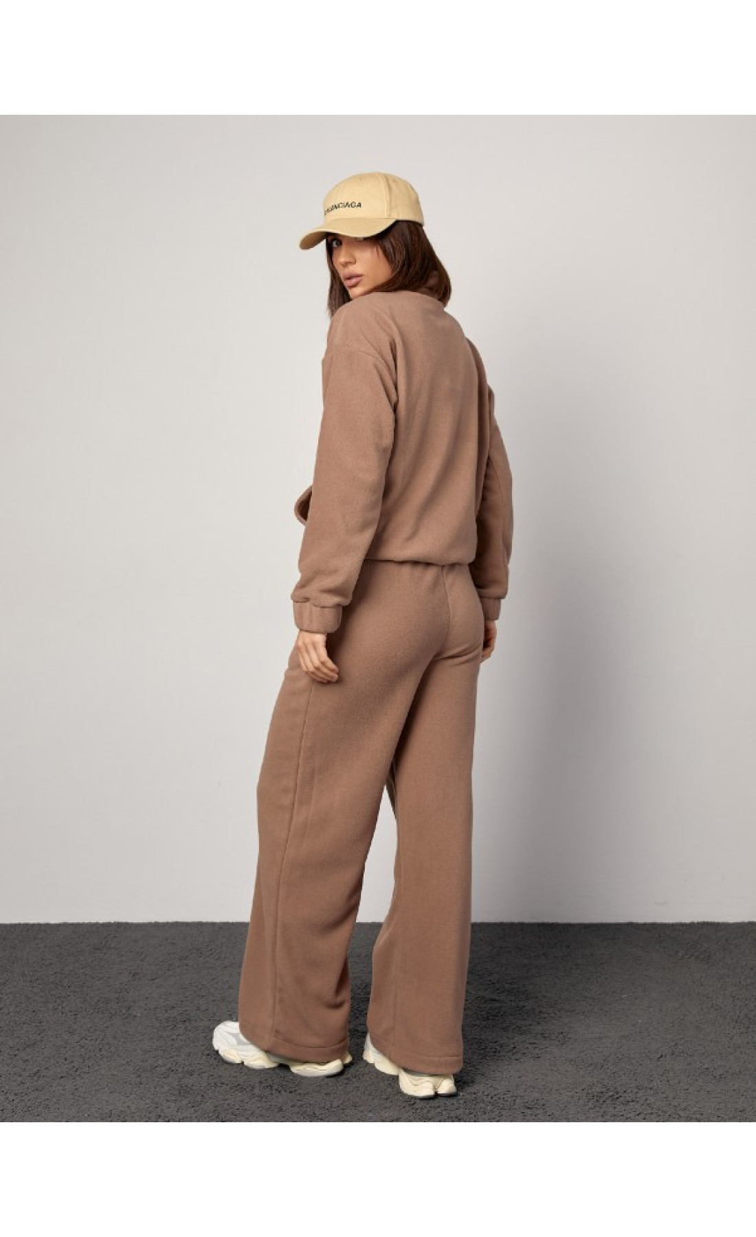 Жіночі спортивні костюми Issp