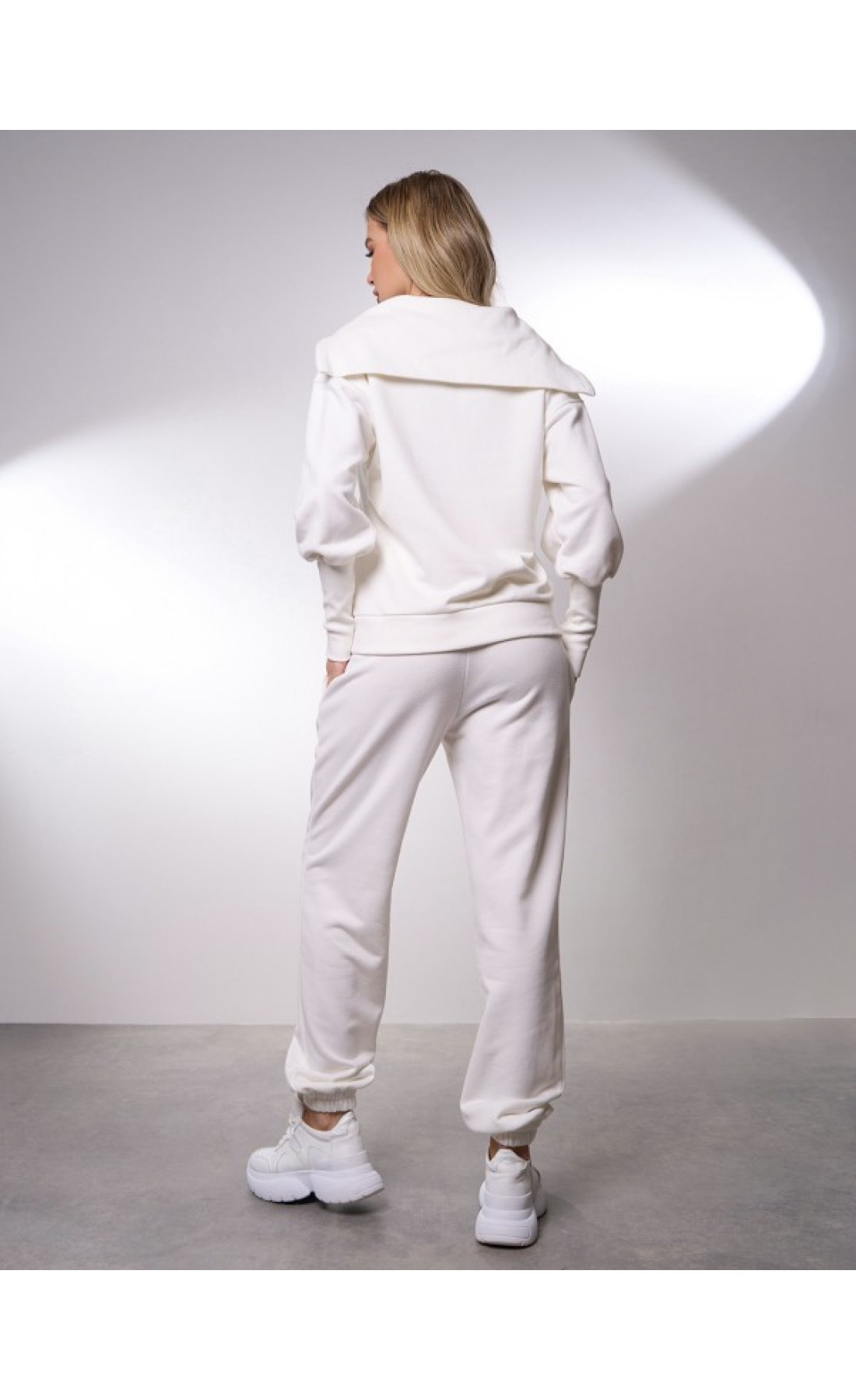 Жіночі спортивні костюми Issp