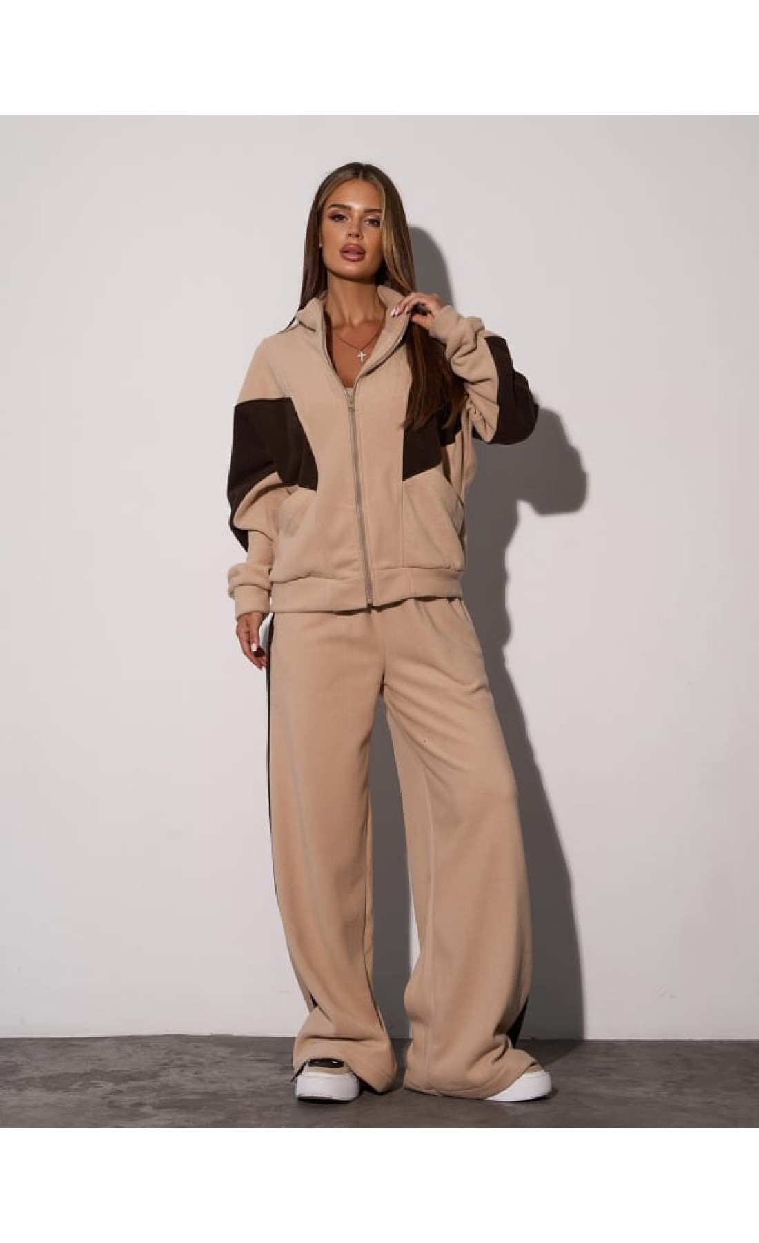 Жіночі спортивні костюми Issp