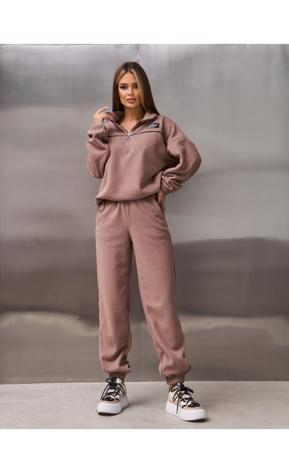 Жіночі спортивні костюми Issp