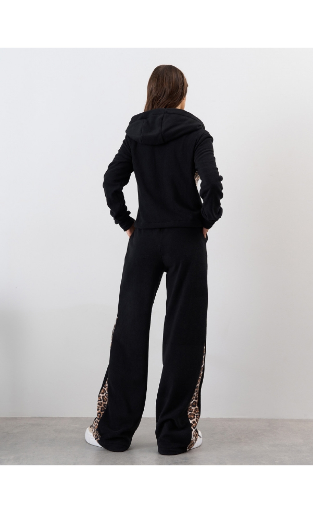 Жіночі спортивні костюми Issp