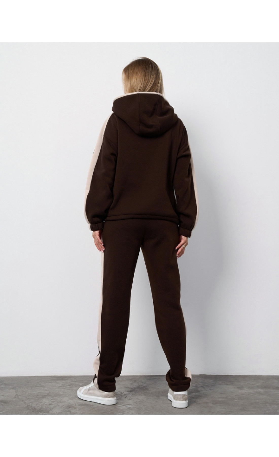 Жіночі спортивні костюми Issp