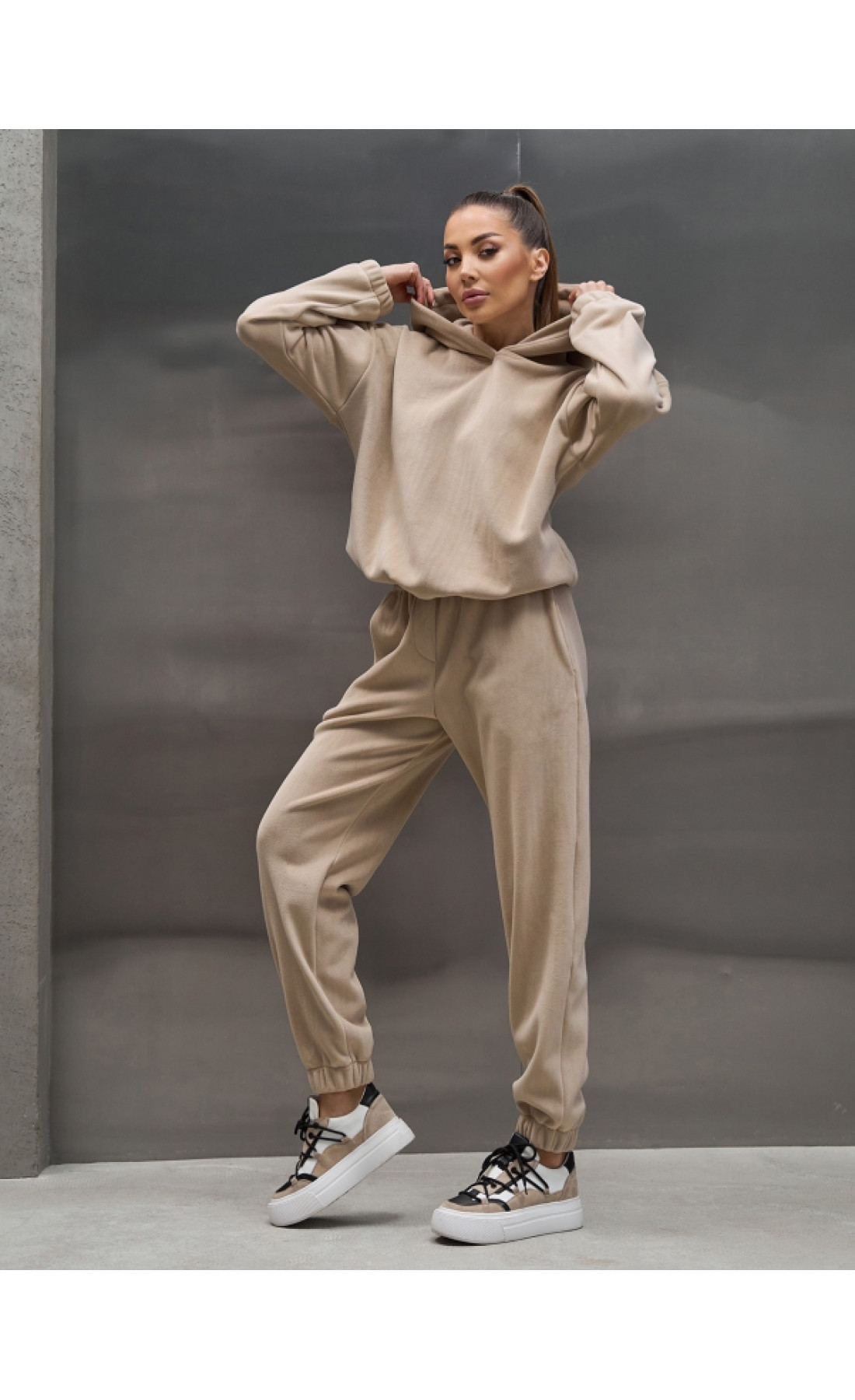 Жіночі спортивні костюми Issp