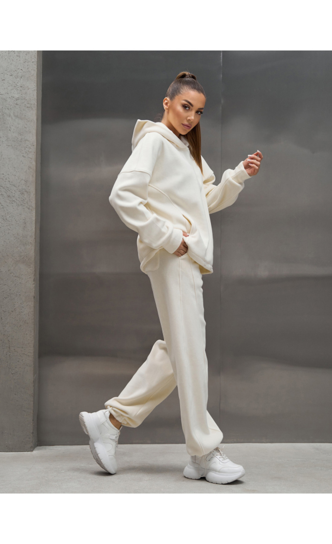 Жіночі спортивні костюми Issp