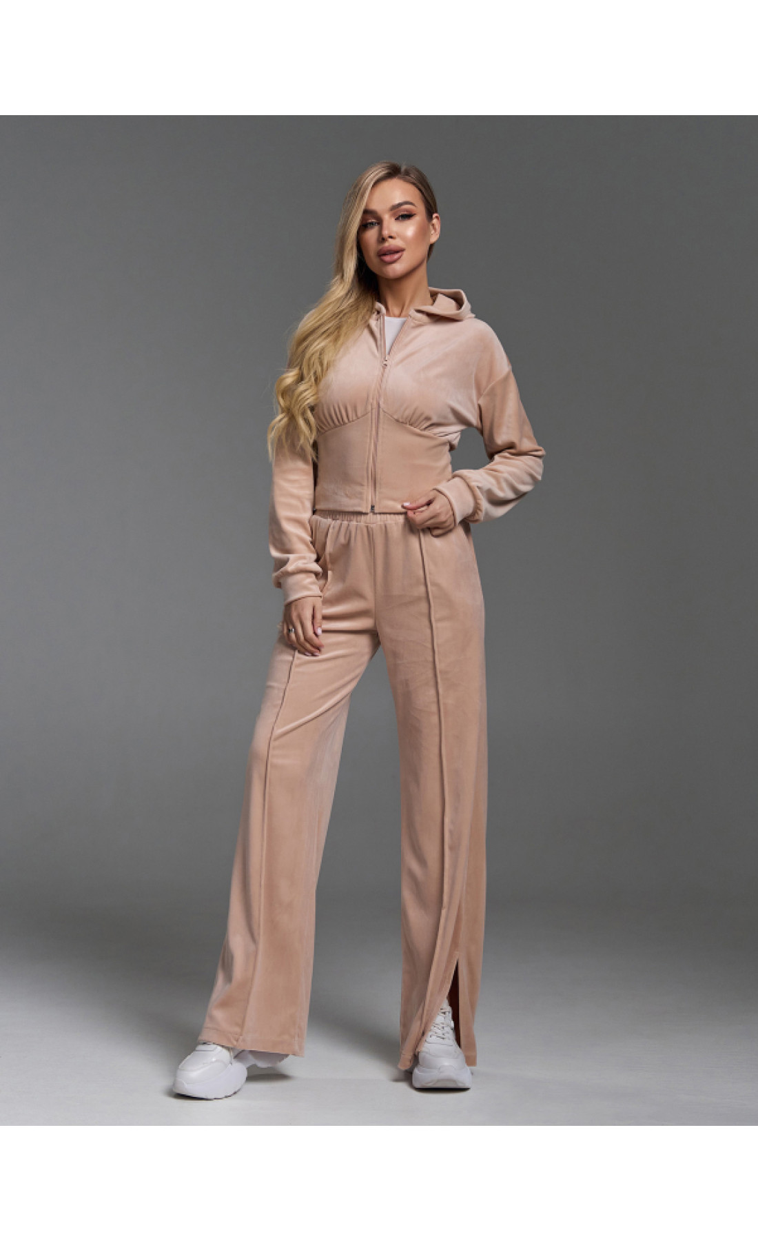 Жіночі спортивні костюми Issp