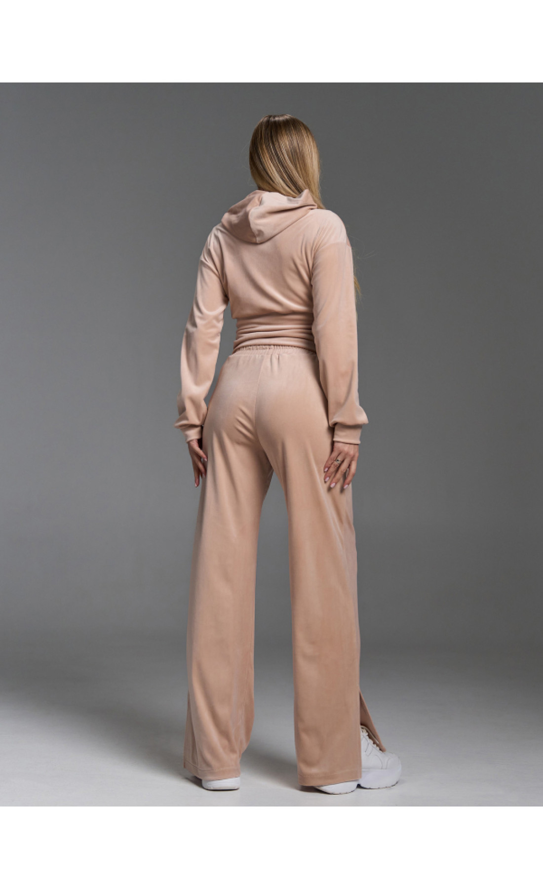 Жіночі спортивні костюми Issp