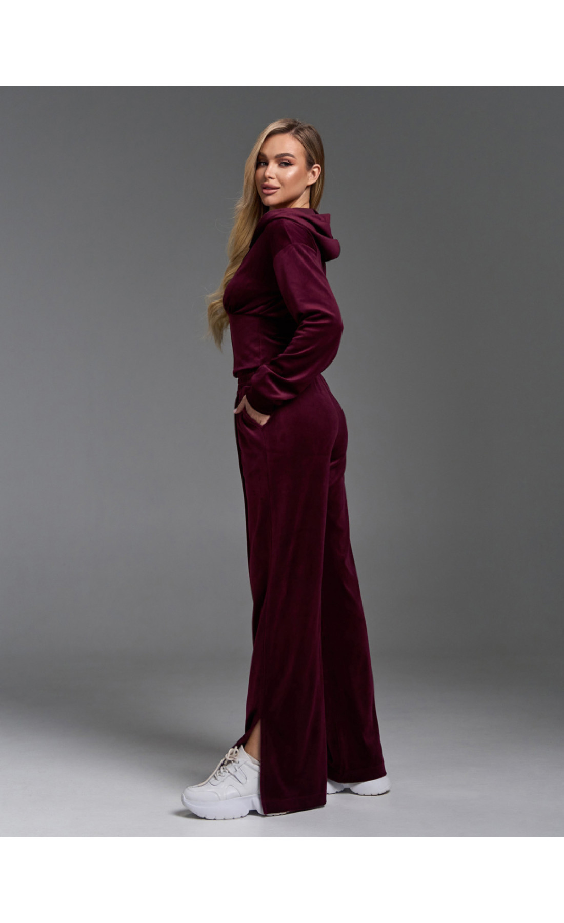 Жіночі спортивні костюми Issp