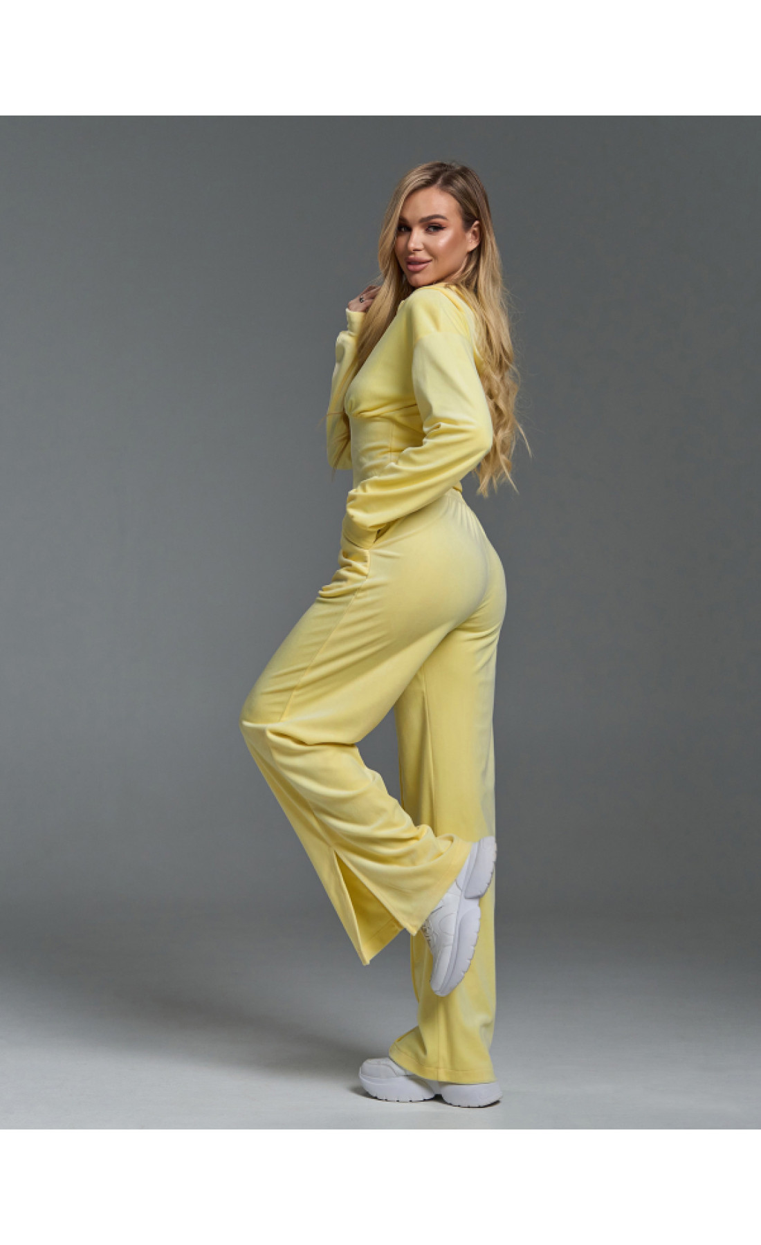 Жіночі спортивні костюми Issp