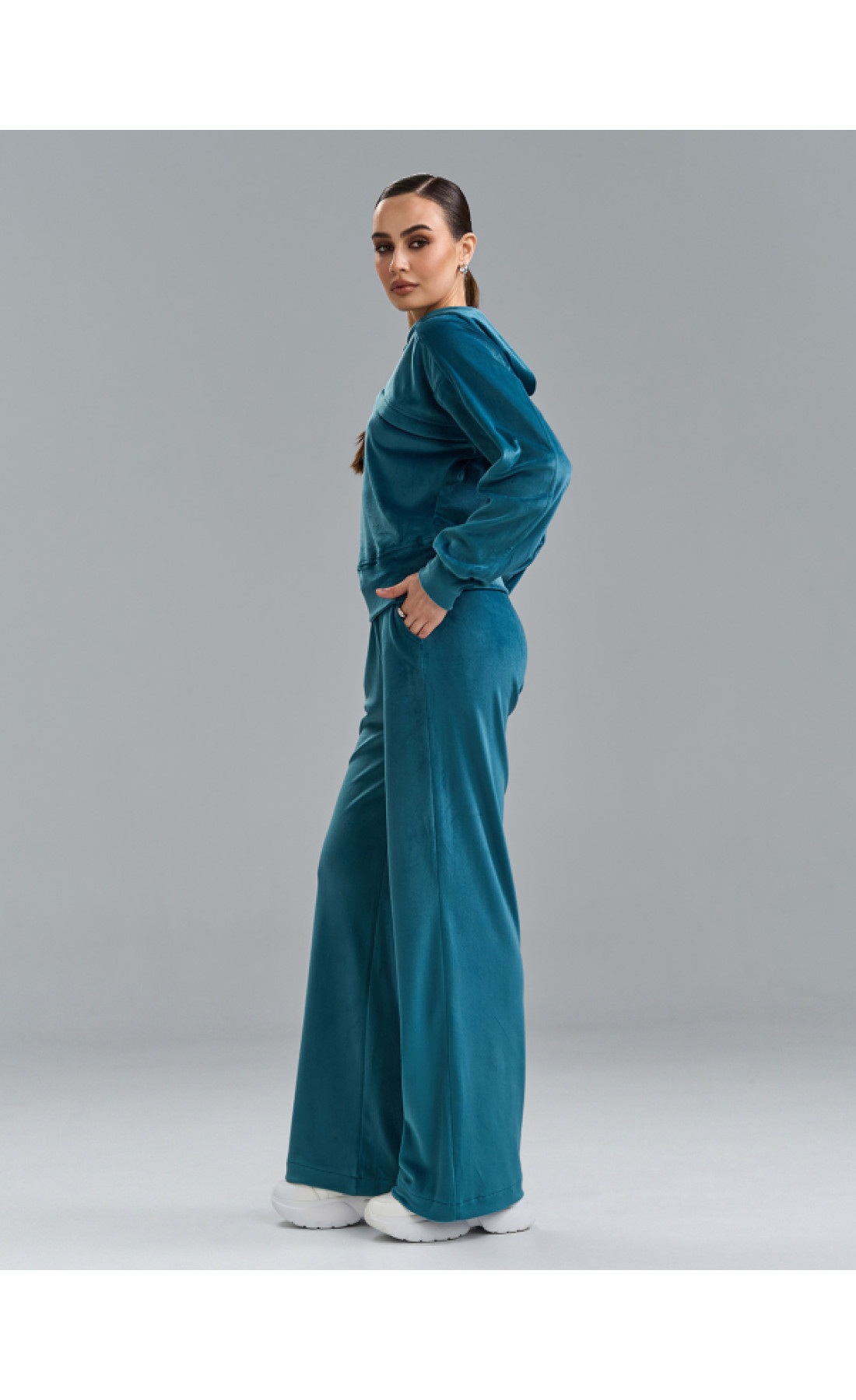 Жіночі спортивні костюми Issp