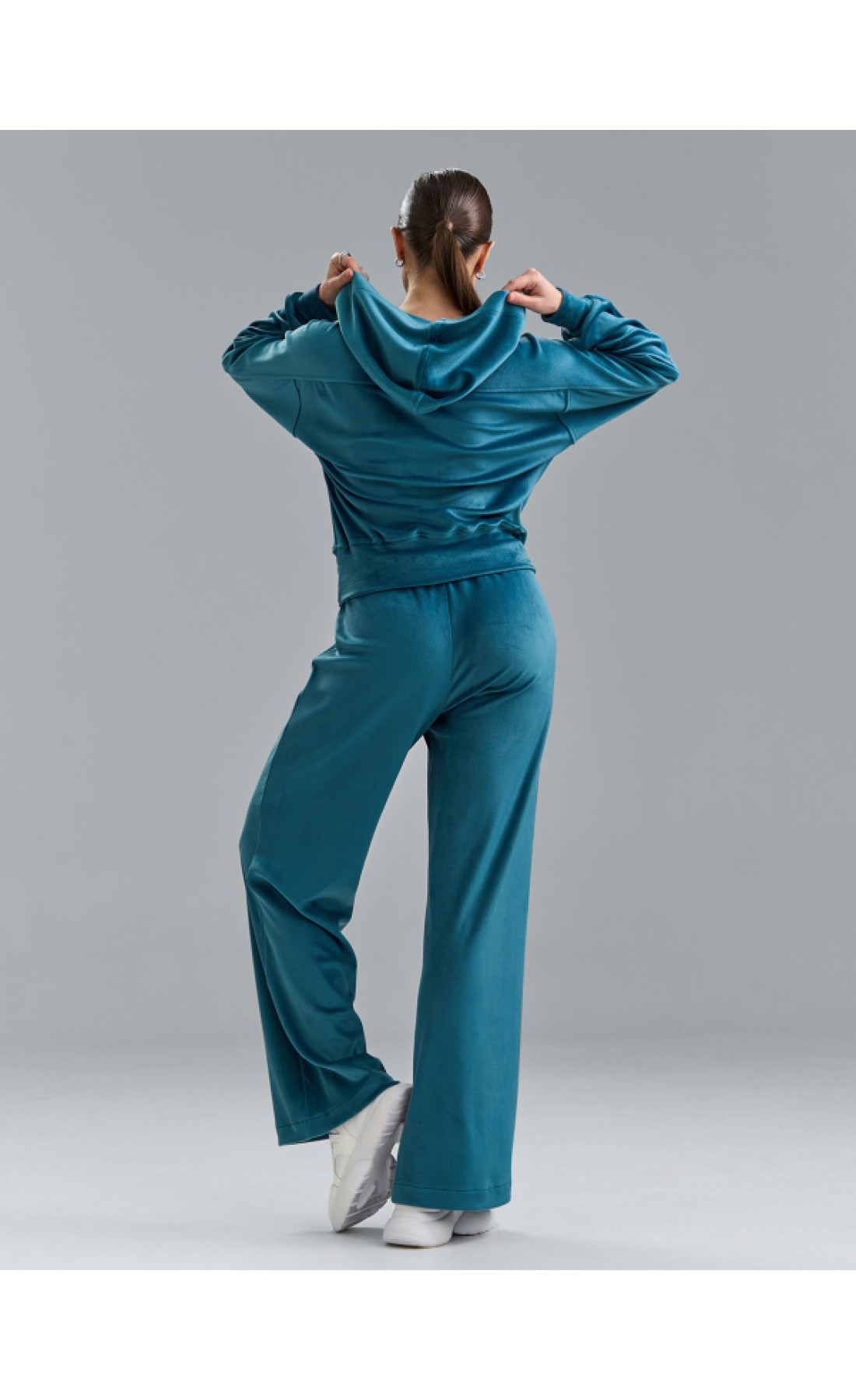 Жіночі спортивні костюми Issp