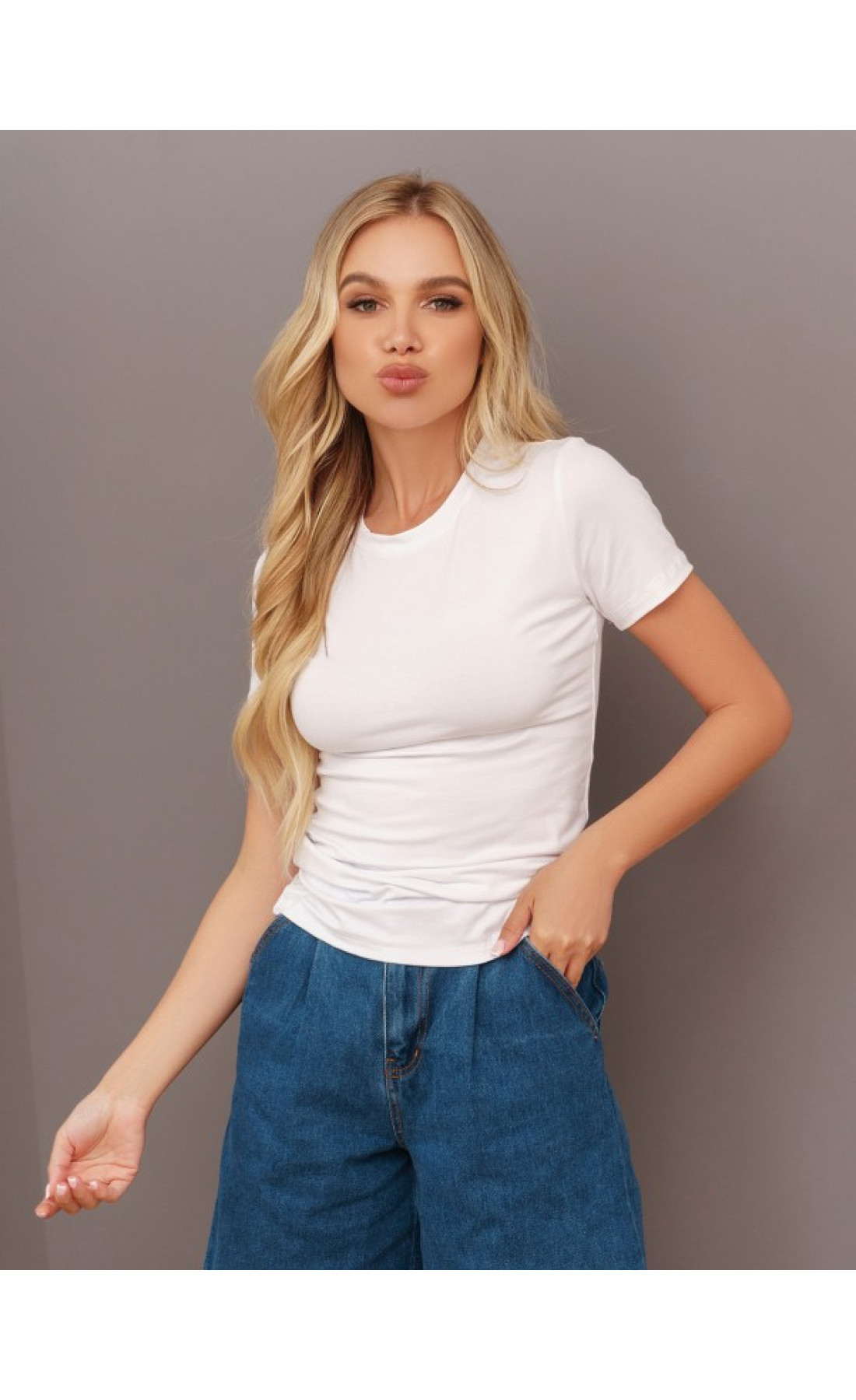 Жіноча футболка Issp