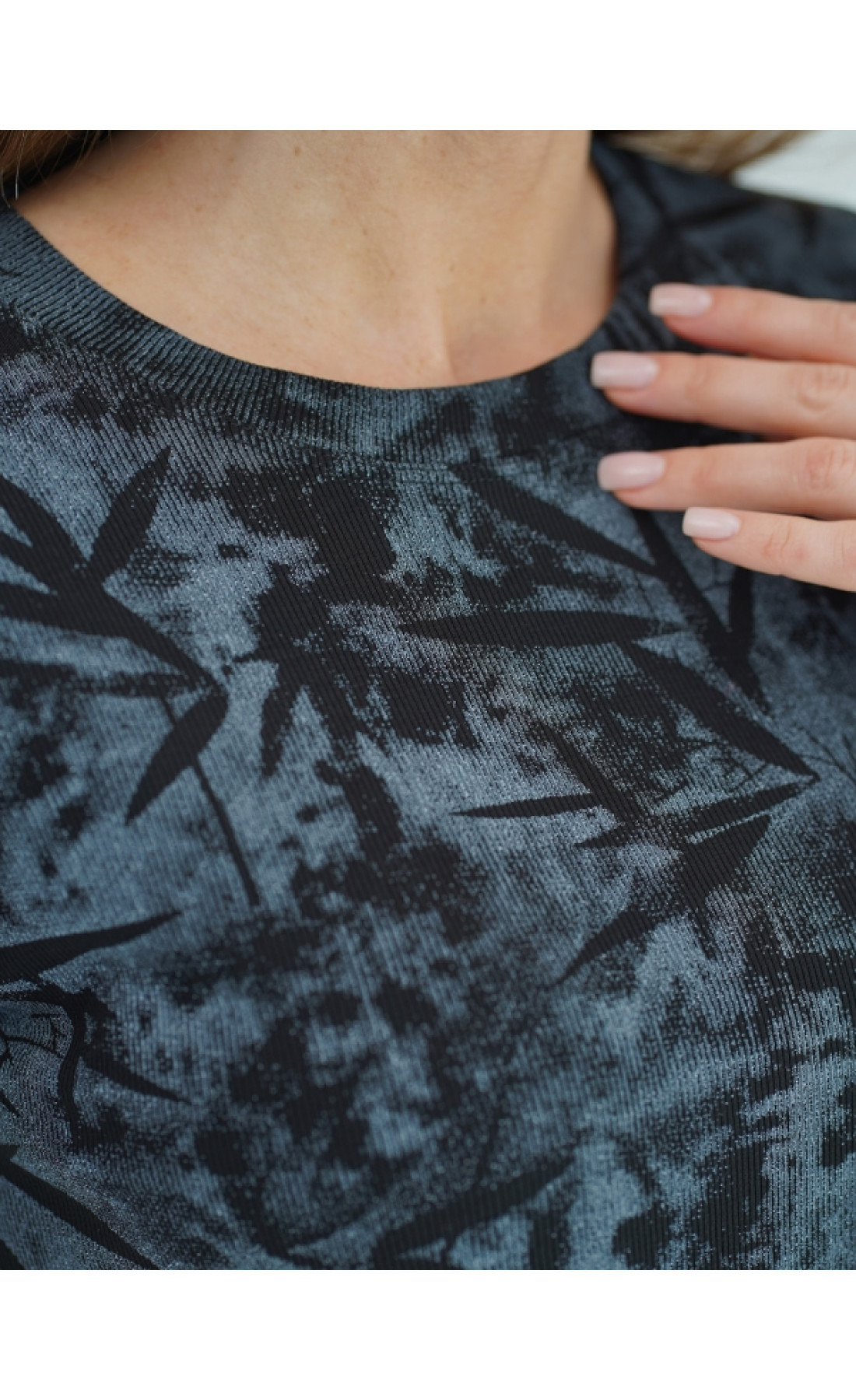 Жіноча футболка Issp