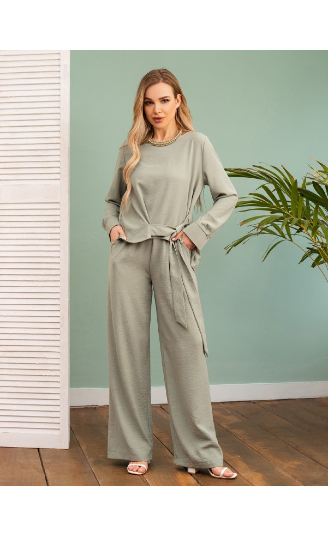 Жіночий костюм Issp